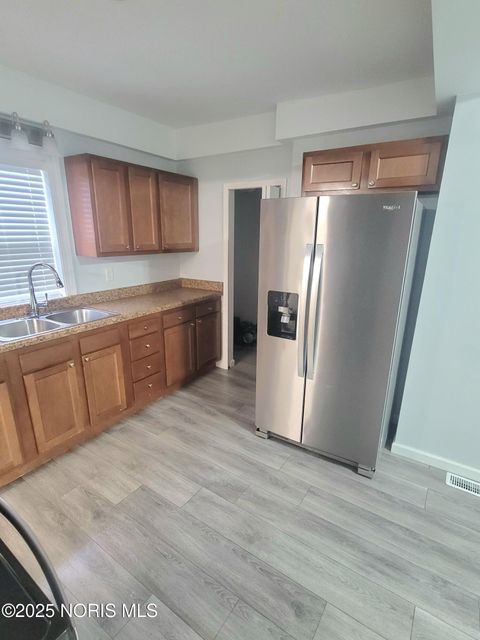 Tiny photo for 1723 Liberty Street, Toledo, OH 43605 (MLS # 10001562)