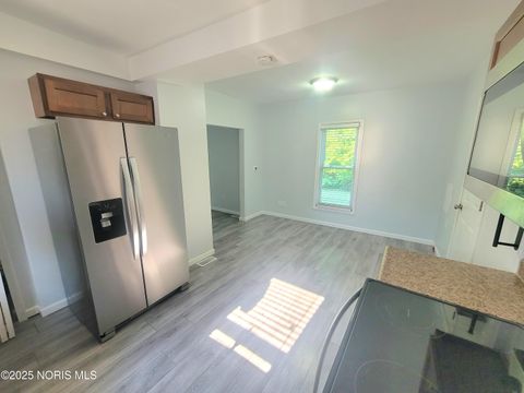 Tiny photo for 1723 Liberty Street, Toledo, OH 43605 (MLS # 10001562)