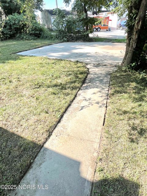 Tiny photo for 1723 Liberty Street, Toledo, OH 43605 (MLS # 10001562)