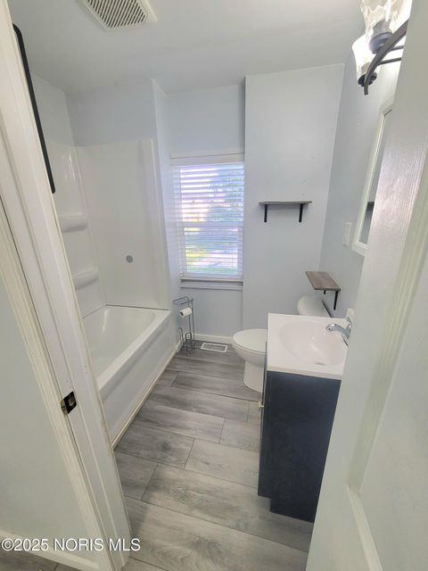 Tiny photo for 1723 Liberty Street, Toledo, OH 43605 (MLS # 10001562)