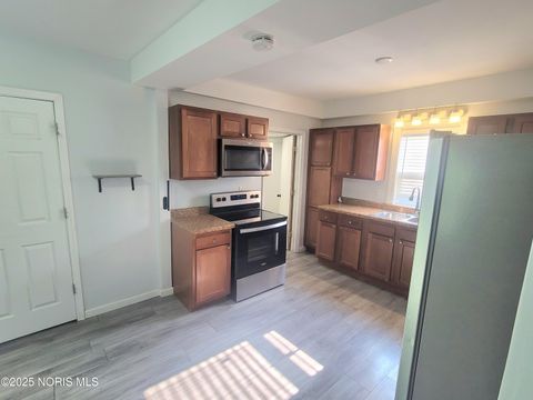 Tiny photo for 1723 Liberty Street, Toledo, OH 43605 (MLS # 10001562)