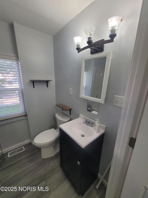 Tiny photo for 1723 Liberty Street, Toledo, OH 43605 (MLS # 10001562)