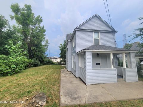 Tiny photo for 1723 Liberty Street, Toledo, OH 43605 (MLS # 10001562)