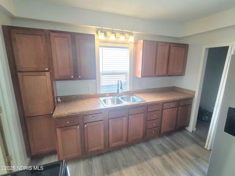 Tiny photo for 1723 Liberty Street, Toledo, OH 43605 (MLS # 10001562)