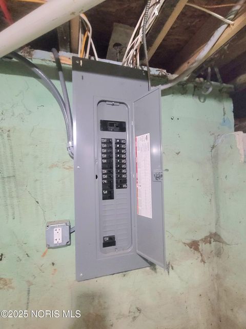 Tiny photo for 1723 Liberty Street, Toledo, OH 43605 (MLS # 10001562)