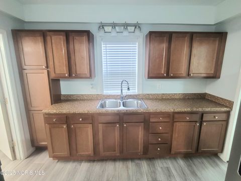 Tiny photo for 1723 Liberty Street, Toledo, OH 43605 (MLS # 10001562)