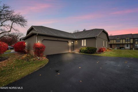 Photo of 9 Meadowpond Drive, Perrysburg, OH 43551 (MLS # 10001649)