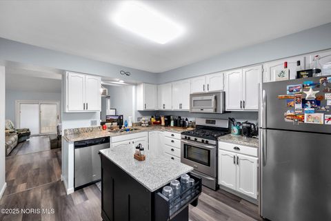 Tiny photo for 9 Meadowpond Drive, Perrysburg, OH 43551 (MLS # 10001649)