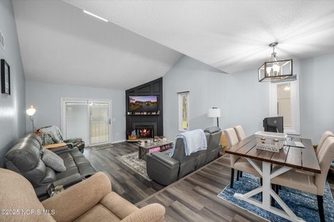 Tiny photo for 9 Meadowpond Drive, Perrysburg, OH 43551 (MLS # 10001649)