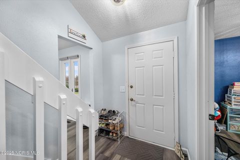 Tiny photo for 9 Meadowpond Drive, Perrysburg, OH 43551 (MLS # 10001649)