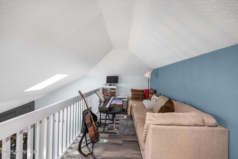 Tiny photo for 9 Meadowpond Drive, Perrysburg, OH 43551 (MLS # 10001649)