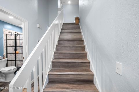 Tiny photo for 9 Meadowpond Drive, Perrysburg, OH 43551 (MLS # 10001649)