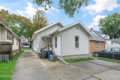 Tiny photo for 1825 Marne Avenue, Toledo, OH 43613 (MLS # 10014413)
