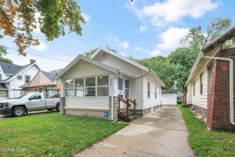 Tiny photo for 1825 Marne Avenue, Toledo, OH 43613 (MLS # 10014413)