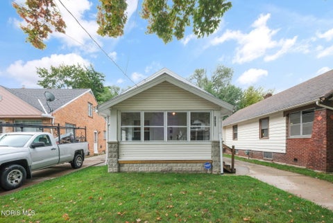 Tiny photo for 1825 Marne Avenue, Toledo, OH 43613 (MLS # 10014413)
