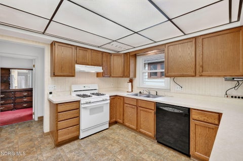 Tiny photo for 1825 Marne Avenue, Toledo, OH 43613 (MLS # 10014413)