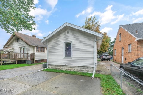 Tiny photo for 1825 Marne Avenue, Toledo, OH 43613 (MLS # 10014413)