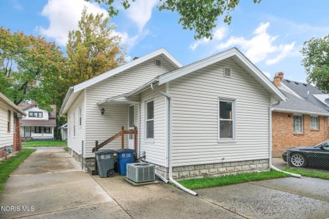 Tiny photo for 1825 Marne Avenue, Toledo, OH 43613 (MLS # 10014413)