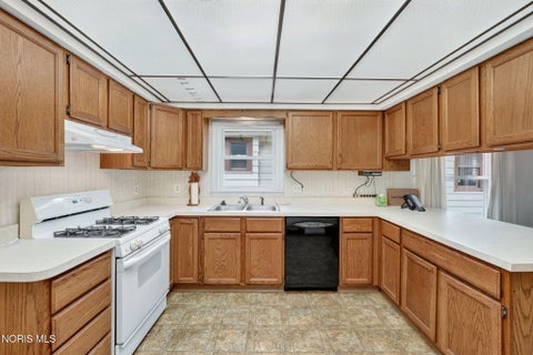 Tiny photo for 1825 Marne Avenue, Toledo, OH 43613 (MLS # 10014413)