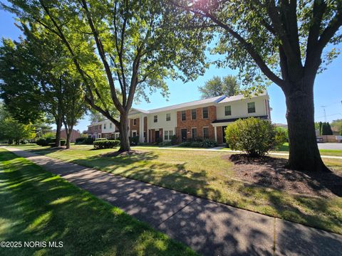 Tiny photo for 6705 Garden Road #6705, Maumee, OH 43537 (MLS # 10000729)