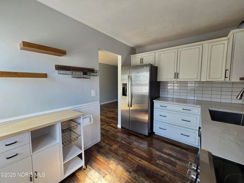 Tiny photo for 6705 Garden Road #6705, Maumee, OH 43537 (MLS # 10000729)