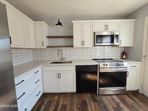 Tiny photo for 6705 Garden Road #6705, Maumee, OH 43537 (MLS # 10000729)