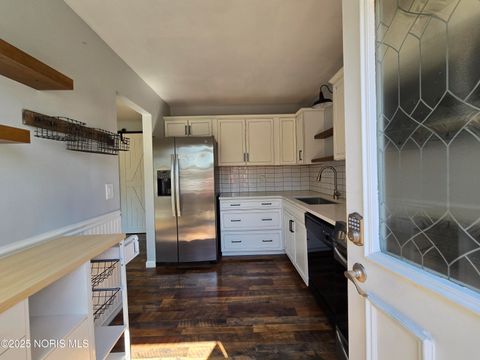 Tiny photo for 6705 Garden Road #6705, Maumee, OH 43537 (MLS # 10000729)