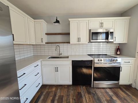 Tiny photo for 6705 Garden Road #6705, Maumee, OH 43537 (MLS # 10000729)