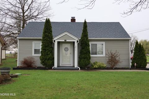 Photo of 5411 Keller Road, Walbridge, OH 43465 (MLS # 10005919)