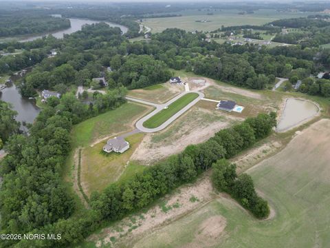 Tiny photo for 140 Coach House Loop, Bowling Green, OH 43402 (MLS # 10003213)