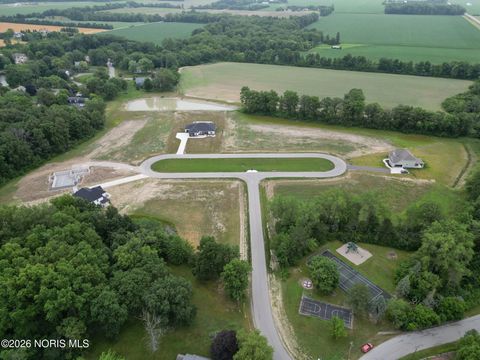 Tiny photo for 140 Coach House Loop, Bowling Green, OH 43402 (MLS # 10003213)