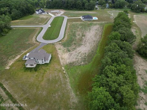 Tiny photo for 140 Coach House Loop, Bowling Green, OH 43402 (MLS # 10003213)