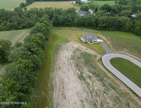 Tiny photo for 140 Coach House Loop, Bowling Green, OH 43402 (MLS # 10003213)