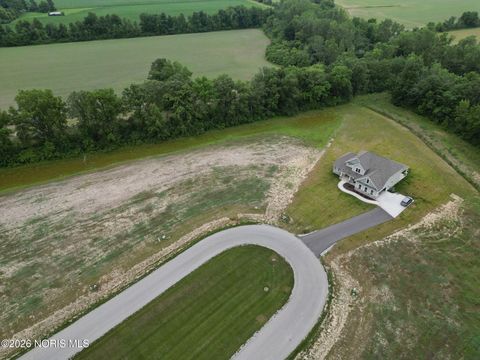 Tiny photo for 140 Coach House Loop, Bowling Green, OH 43402 (MLS # 10003213)