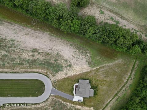 Tiny photo for 140 Coach House Loop, Bowling Green, OH 43402 (MLS # 10003213)