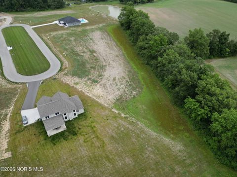 Tiny photo for 140 Coach House Loop, Bowling Green, OH 43402 (MLS # 10003213)