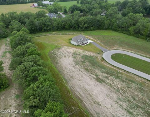 Tiny photo for 140 Coach House Loop, Bowling Green, OH 43402 (MLS # 10003213)