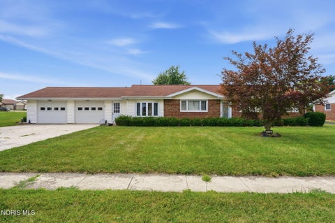 Photo of 205 Beechwood Drive, Tiffin, OH 44883 (MLS # 10011361)