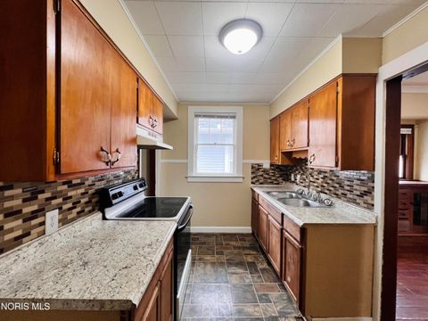 Tiny photo for 3817 Burton Avenue, Toledo, OH 43612 (MLS # 10009951)