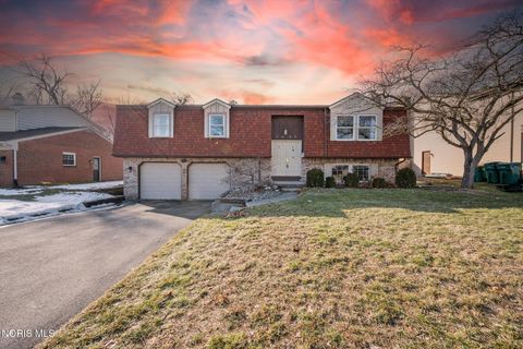 Photo of 3845 Fairwood Drive, Sylvania, OH 43560 (MLS # 10004362)