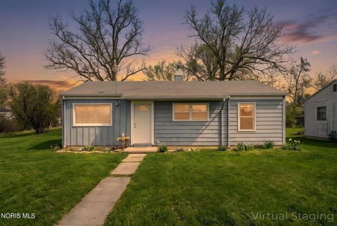 Photo of 400 E Pearl Street, Findlay, OH 45840 (MLS # 10004647)