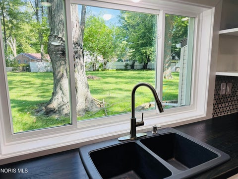 Tiny photo for 4028 W Laskey Road, Toledo, OH 43623 (MLS # 10012685)