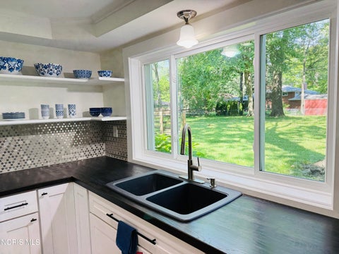 Tiny photo for 4028 W Laskey Road, Toledo, OH 43623 (MLS # 10012685)