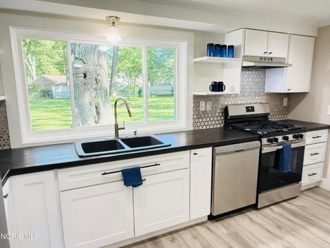 Tiny photo for 4028 W Laskey Road, Toledo, OH 43623 (MLS # 10012685)