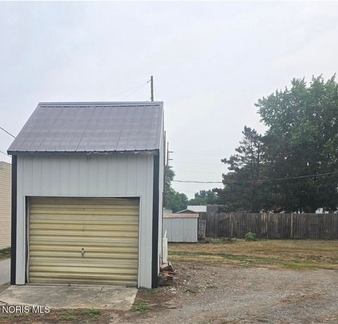 Tiny photo for 201 E Maple Street, Liberty Center, OH 43532 (MLS # 10011053)