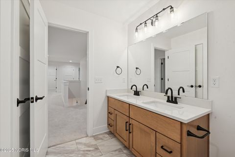 Tiny photo for 995 Stoneleigh Road, Perrysburg, OH 43551 (MLS # 10000087)