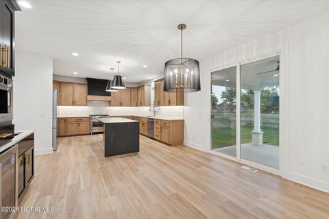 Tiny photo for 995 Stoneleigh Road, Perrysburg, OH 43551 (MLS # 10000087)