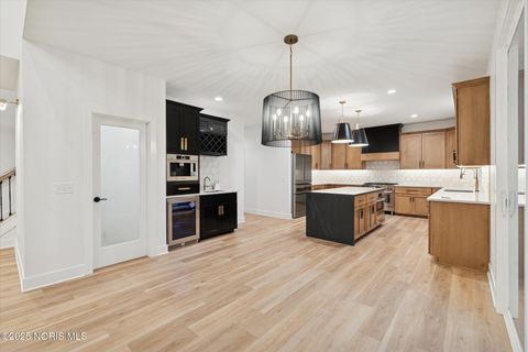 Tiny photo for 995 Stoneleigh Road, Perrysburg, OH 43551 (MLS # 10000087)
