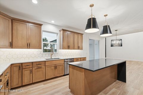 Tiny photo for 995 Stoneleigh Road, Perrysburg, OH 43551 (MLS # 10000087)