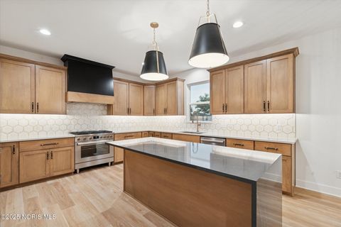 Tiny photo for 995 Stoneleigh Road, Perrysburg, OH 43551 (MLS # 10000087)